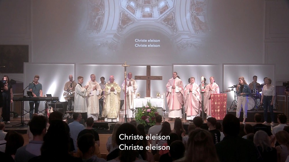 Loretto Pfingstfest mit Erszbischof Lackner und Jugendlichen in Salzburg / Screenshot YouTube Über 12.000 junge Menschen bei Loretto-Pfingstfest