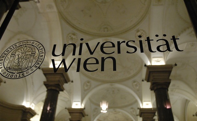 Eingang zum Hauptgebäude der Universität Wien / Alexander Brüggemann