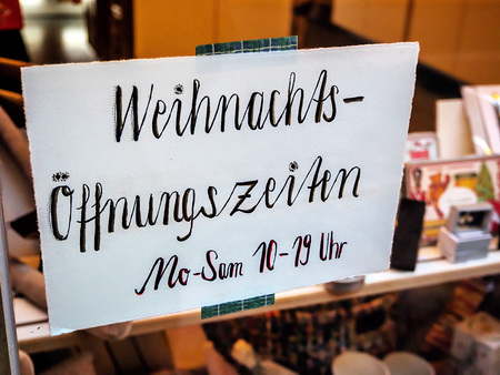 Öffnungszeiten zu Weihnachten im Handel. 