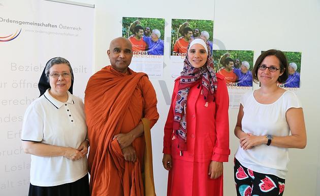 Sr. Beatrix Mayrhofer, Bhante Seelawansa Wijayarajapura Maha Thero, Amani Abuzahra, Maria Katharina Moser (v.l.) / / Ordensgemeinschaften / Magdalena Schauer