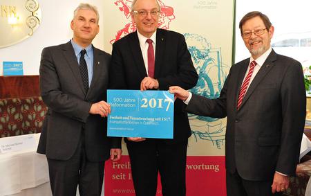 Landessuperintendent Thomas Hennefeld, Bischof Michael Bünker und Pastor Lothar Pöll bei der Pressekonferenz in Wien. / MARCO USCHMANN Pressekonferenz der evangelischen Spitzenvertreter