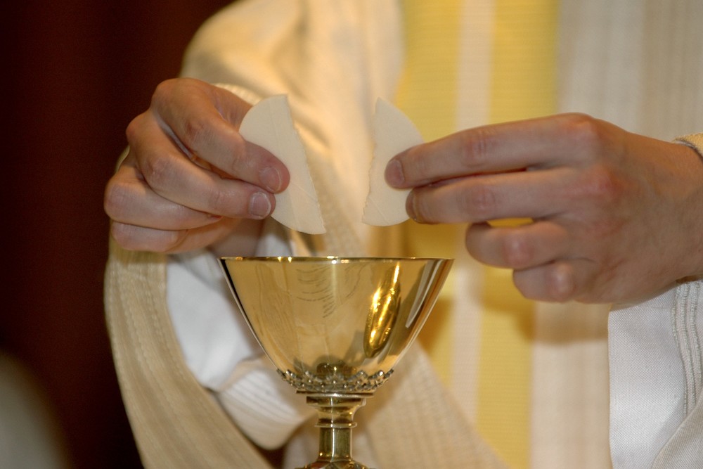 Eucharistie / kathbild.at / Franz Josef Rupprecht Kommunion Kelch