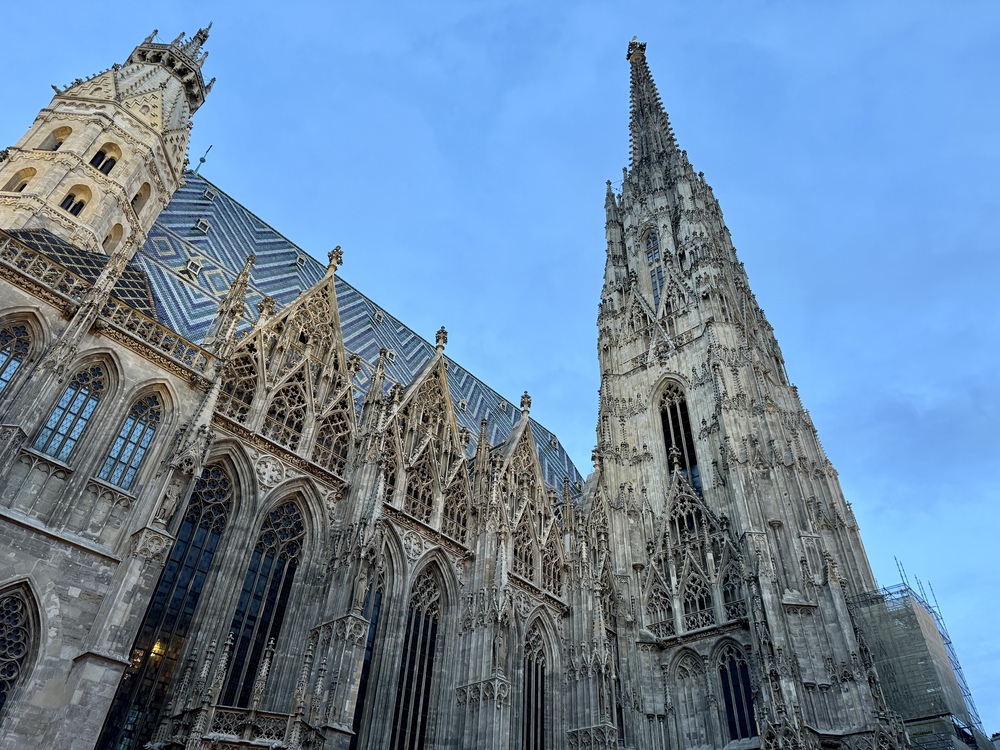 Wiener Stephansdom läutet am Kriegs-Jahrestag zehn Minuten / Till Schönwälder/Kathpress