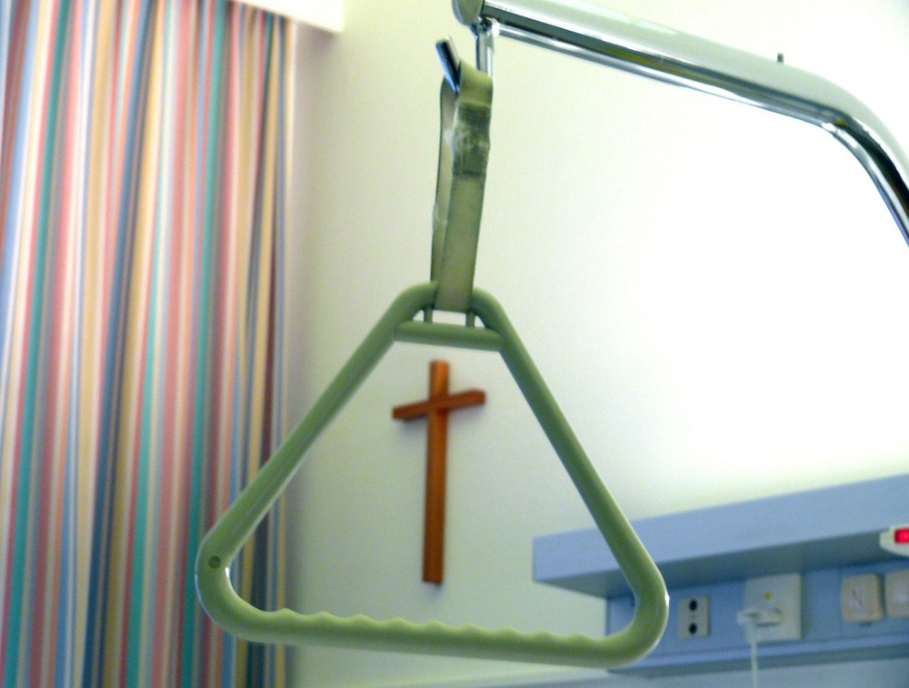 Kreuz im Krankenzimmer / bilderbox.com / Wodicka Kreuz im Krankenzimmer