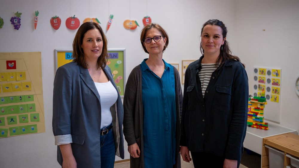 Das KISA-Team mit Magdalena Burkart, Gerlinde Landauf-Stöger und Jolande Bosch (v. links) / Caritas/Streif Steirische Caritas: Projekt Kindergartensozialarbeit bewährt sich
